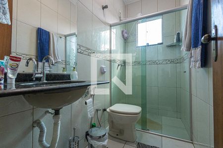 Banheiro da suíte de casa à venda com 3 quartos, 180m² em Santa Mônica, Belo Horizonte