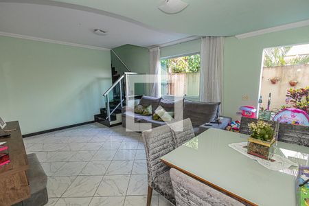 Casa à venda com 180m², 3 quartos e 2 vagasSala