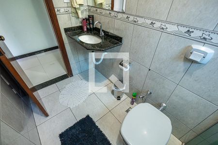 Casa à venda com 180m², 3 quartos e 2 vagasBanheiro social