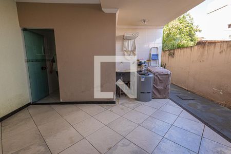 Casa à venda com 180m², 3 quartos e 2 vagasÁrea de serviço / Espaço Gourmet / Quintal