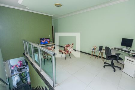 Sala de casa à venda com 3 quartos, 180m² em Santa Mônica, Belo Horizonte