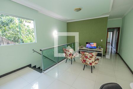 Sala de casa à venda com 3 quartos, 180m² em Santa Mônica, Belo Horizonte