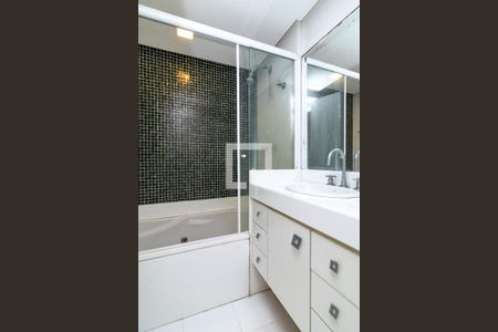 Apartamento para alugar com 114m², 3 quartos e 2 vagas Apartamento para alugar com 114m², 3 quartos e 2 vagasBanheiro da Suite