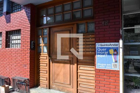 Apartamento à venda com 59m², 2 quartos e sem vaga Apartamento à venda com 59m², 2 quartos e sem vagaplaquinha instalada na fachada do prédio