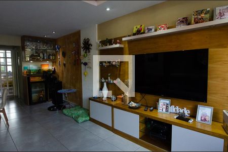 Sala de casa de condomínio à venda com 4 quartos, 210m² em Recreio dos Bandeirantes, Rio de Janeiro