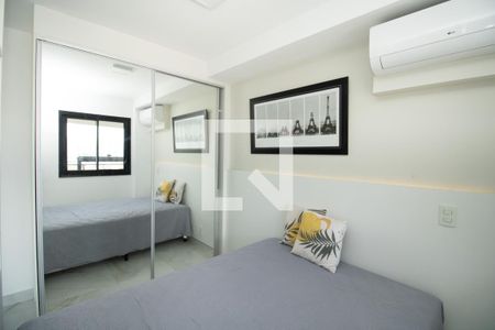 Quarto - Armário de porta espelhada  de kitnet/studio à venda com 1 quarto, 26m² em Indianópolis, São Paulo