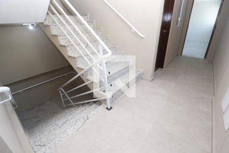 Apartamento à venda com 42m², 2 quartos e sem vagaEscada