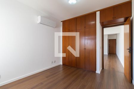 Quarto da suíte de apartamento à venda com 1 quarto, 62m² em Cambuí, Campinas