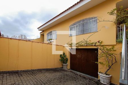 Casa à venda com 215m², 4 quartos e 4 vagas Casa à venda com 215m², 4 quartos e 4 vagasEntrada