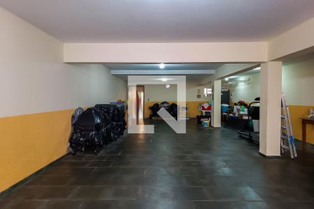 Casa à venda com 215m², 4 quartos e 4 vagas Casa à venda com 215m², 4 quartos e 4 vagasGaragem