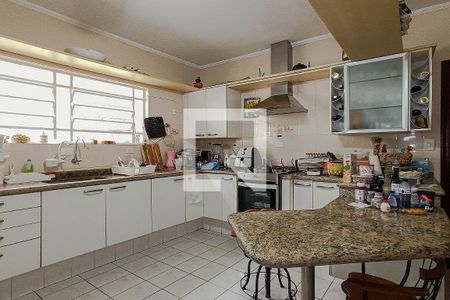 Casa à venda com 215m², 4 quartos e 4 vagas Casa à venda com 215m², 4 quartos e 4 vagasCozinha