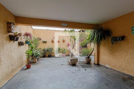 Casa à venda com 215m², 4 quartos e 4 vagas Casa à venda com 215m², 4 quartos e 4 vagasQuintal