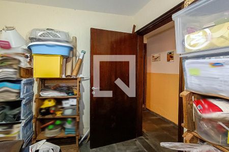 Casa à venda com 215m², 4 quartos e 4 vagas Casa à venda com 215m², 4 quartos e 4 vagasQuarto 4