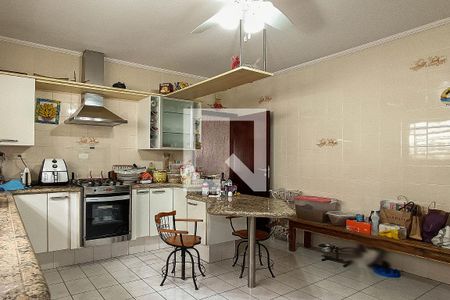 Casa à venda com 215m², 4 quartos e 4 vagas Casa à venda com 215m², 4 quartos e 4 vagasCozinha