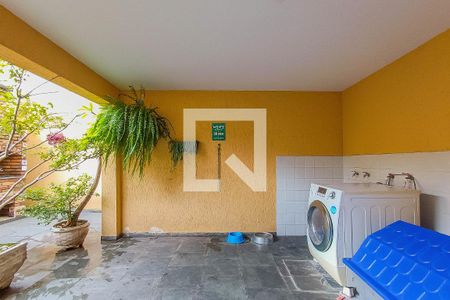 Casa à venda com 215m², 4 quartos e 4 vagas Casa à venda com 215m², 4 quartos e 4 vagasÁrea de Serviço