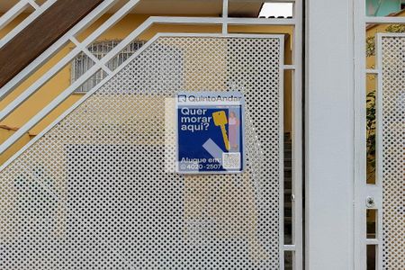 Casa à venda com 215m², 4 quartos e 4 vagas Casa à venda com 215m², 4 quartos e 4 vagasPlaquinha