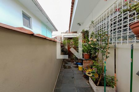Casa à venda com 215m², 4 quartos e 4 vagas Casa à venda com 215m², 4 quartos e 4 vagasQuintal
