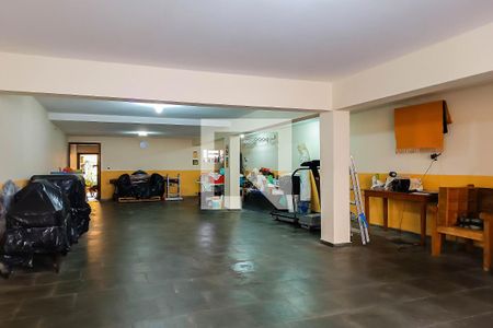 Casa à venda com 215m², 4 quartos e 4 vagas Casa à venda com 215m², 4 quartos e 4 vagasGaragem