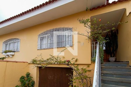 Casa à venda com 215m², 4 quartos e 4 vagas Casa à venda com 215m², 4 quartos e 4 vagasEntrada