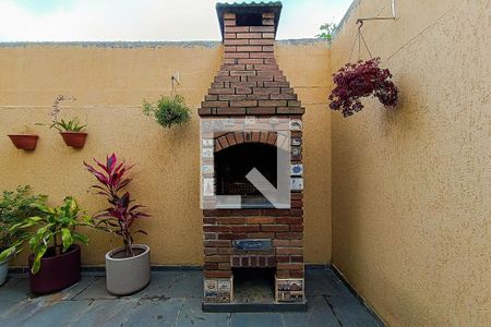 Casa à venda com 215m², 4 quartos e 4 vagas Casa à venda com 215m², 4 quartos e 4 vagasQuintal