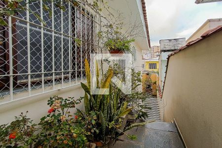 Casa à venda com 215m², 4 quartos e 4 vagas Casa à venda com 215m², 4 quartos e 4 vagasQuintal