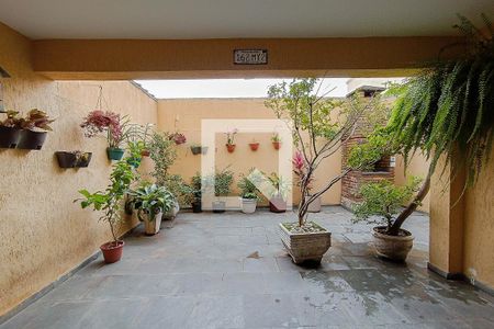 Casa à venda com 215m², 4 quartos e 4 vagas Casa à venda com 215m², 4 quartos e 4 vagasQuintal