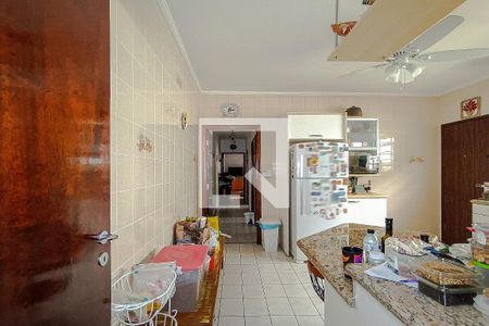 Casa à venda com 215m², 4 quartos e 4 vagas Casa à venda com 215m², 4 quartos e 4 vagasCozinha
