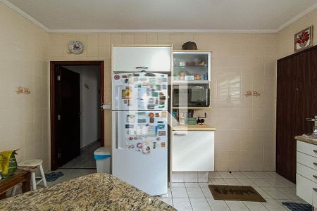 Casa à venda com 215m², 4 quartos e 4 vagas Casa à venda com 215m², 4 quartos e 4 vagasCozinha