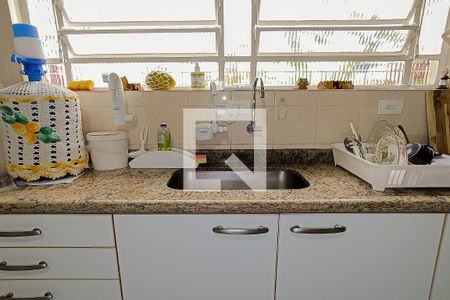 Casa à venda com 215m², 4 quartos e 4 vagas Casa à venda com 215m², 4 quartos e 4 vagasCozinha
