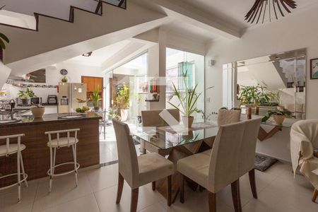 Casa à venda com 260m², 2 quartos e 4 vagasSala e cozinha