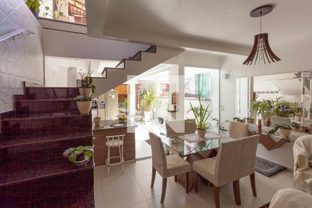 Casa à venda com 260m², 2 quartos e 4 vagasSala e cozinha