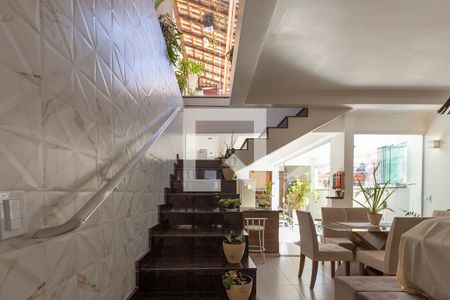 Casa à venda com 260m², 2 quartos e 4 vagasEscada andar superior