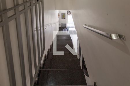 Casa à venda com 260m², 2 quartos e 4 vagasEscada garagem