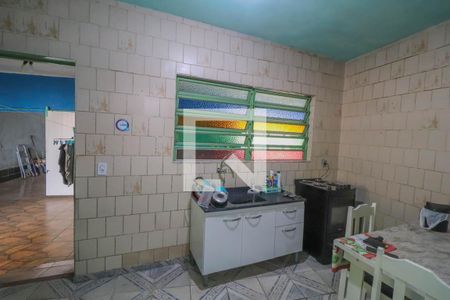 Casa à venda com 117m², 4 quartos e 2 vagas Casa à venda com 117m², 4 quartos e 2 vagasCozinha