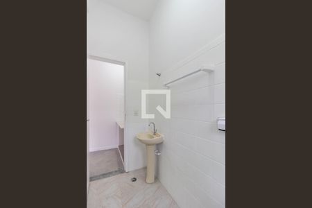 Banheiro de casa para alugar com 1 quarto, 25m² em Vila Butantã, São Paulo