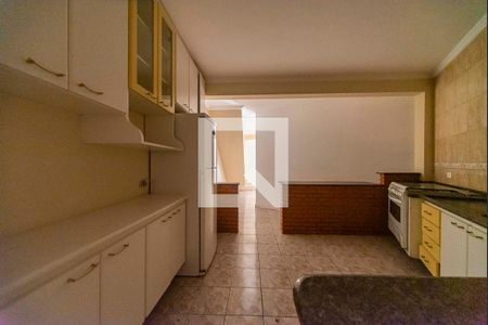 Casa à venda com 300m², 5 quartos e 3 vagasCozinha 