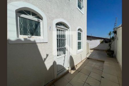 Casa para alugar com 25m², 1 quarto e sem vaga Casa para alugar com 25m², 1 quarto e sem vagaEntrada