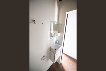 Casa para alugar com 40m², 2 quartos e 2 vagas Casa para alugar com 40m², 2 quartos e 2 vagasBanheiro