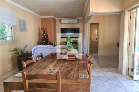 Casa à venda com 378m², 5 quartos e 2 vagasCozinha