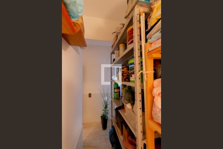 Casa à venda com 231m², 3 quartos e 2 vagas Casa à venda com 231m², 3 quartos e 2 vagasDepósito