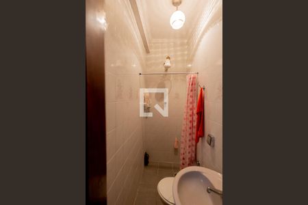 Casa à venda com 231m², 3 quartos e 2 vagas Casa à venda com 231m², 3 quartos e 2 vagasBanheiro do Salão