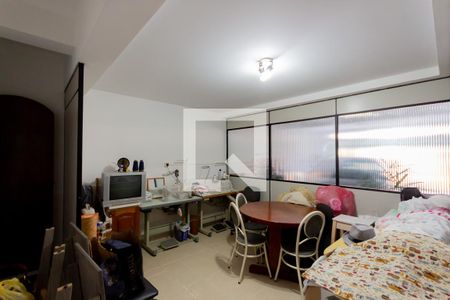 Casa à venda com 231m², 3 quartos e 2 vagas Casa à venda com 231m², 3 quartos e 2 vagasSalão