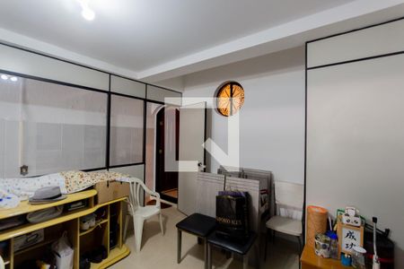 Casa à venda com 231m², 3 quartos e 2 vagas Casa à venda com 231m², 3 quartos e 2 vagasSalão