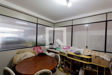 Casa à venda com 231m², 3 quartos e 2 vagas Casa à venda com 231m², 3 quartos e 2 vagasSalão