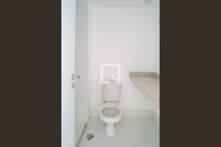 Banheiro de kitnet/studio para alugar com 1 quarto, 27m² em Partenon, Porto Alegre