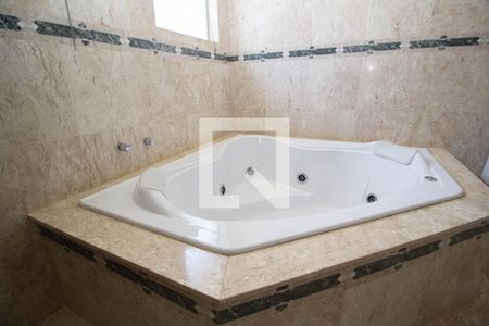 Casa à venda com 450m², 4 quartos e 4 vagasBanheiro Suíte 3 