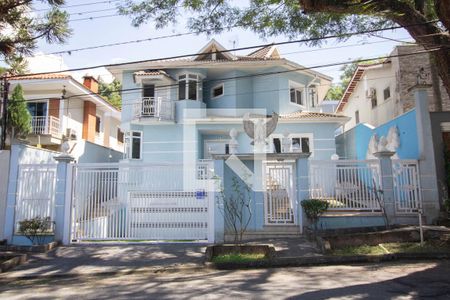 Casa à venda com 450m², 4 quartos e 4 vagasFachada