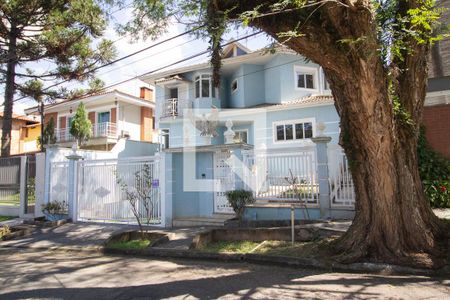 Casa à venda com 450m², 4 quartos e 4 vagasFachada