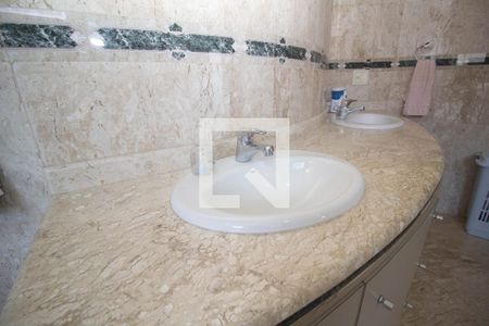 Casa à venda com 450m², 4 quartos e 4 vagasBanheiro Suíte 3 