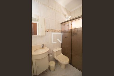 Casa à venda com 450m², 4 quartos e 4 vagasBanheiro da Suíte 2 